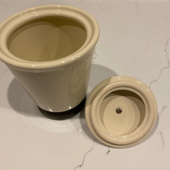 🎄$3 bundled EUC InterDesign Beige/Bronze Ceramic/Metal Lidded Jar - Picture 5 of 8